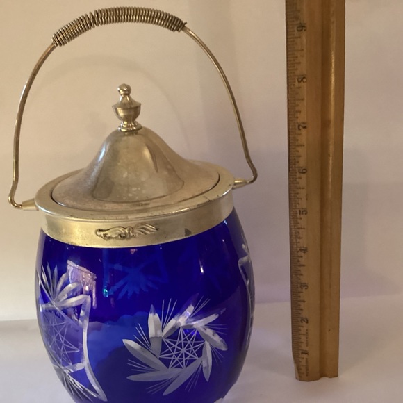 Vintage biscuit jar cobalt blue etched glass with metal lid clear bottom - Picture 8 of 9